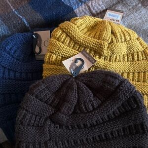 Women’s Cable knit beanie hat. Boutique brand. (C.C Exclusive)
